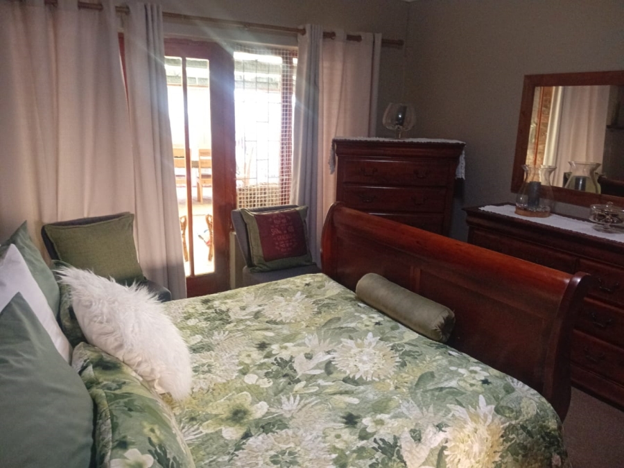 6 Bedroom Property for Sale in Heiderand Western Cape